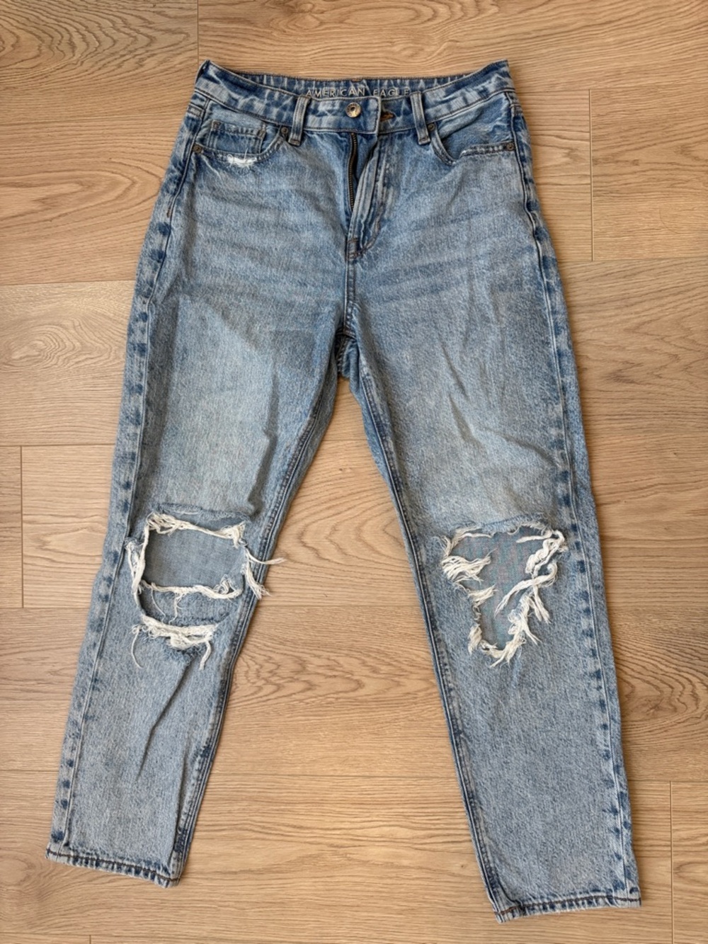 American Eagle Outfitters Light Blue Distressed Jeans